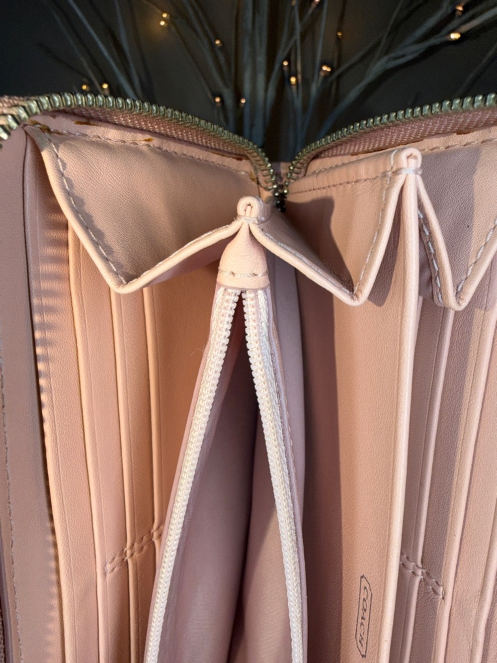 Coach GUC pink pleated leather zip around Wallet. Inside zip , 16 card slots - Picture 8 of 8